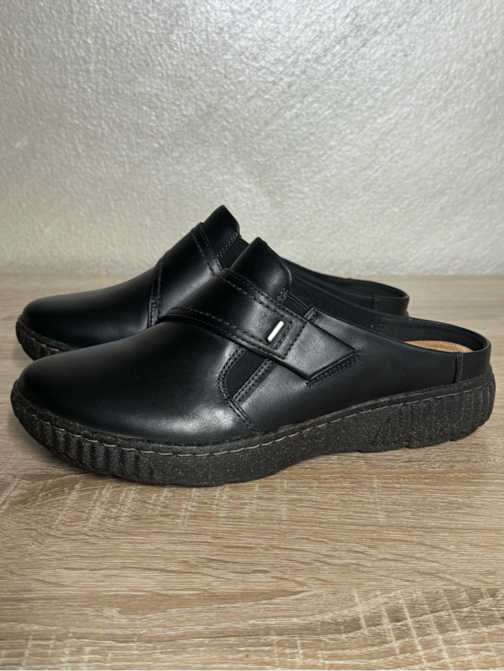Clarks Caroline Bay Black Leather Women 7.5W Mules Comfort Shoes